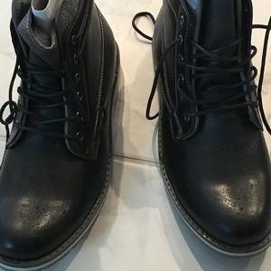 Men’s Shoe Boots Black  grey cloth trim size 13